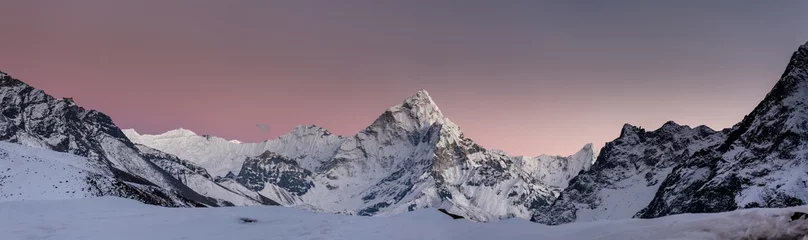 Tuinposter Mount Everest Panorama van de Khumbu-vallei in Nepal met de berg Amadablam