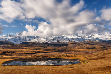 Naklejka premium lake mountains reflection snow clouds autumn