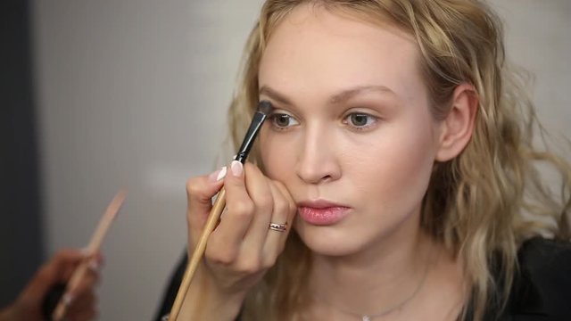 eyebrow design for blonde model