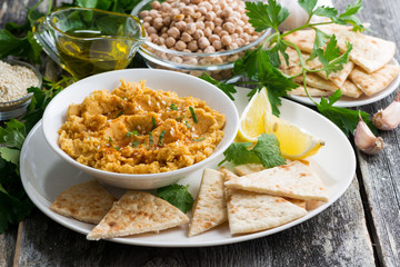 Arabic sauce hummus with flatbread