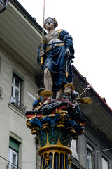 Justitia Brunnenfigur in Bern