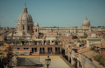 Fototapeta na wymiar Roma e le sue Cupole