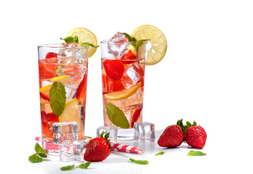 Refreshing strawberry lemonade with lemon and mint