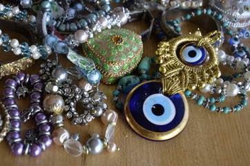 Etal de bijoux orientaux en vrac