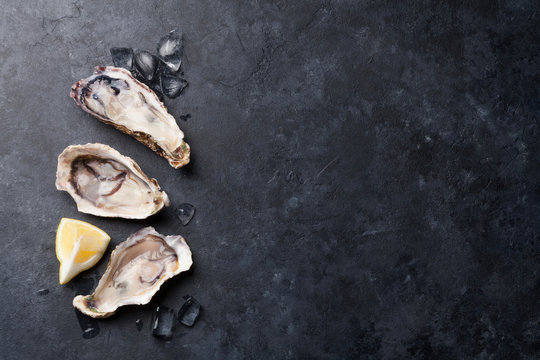 Oysters and lemon over ice