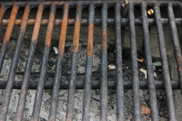 Rusty BBQ grill grates