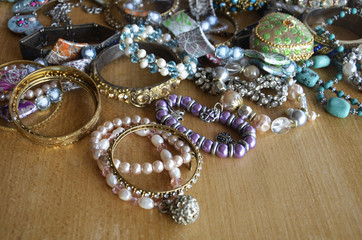 Etal de bijoux orientaux en vrac