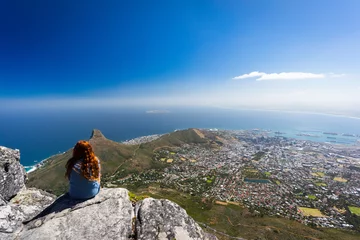 Gordijnen A girl on top of Table Mountain, Cape town © kateapp