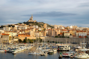Fototapeta na wymiar Marseille, Le Vieux Port et la Bonne Mère