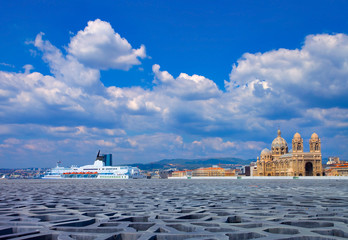 Marseille, Cathédrale de la major et bateau de croisière