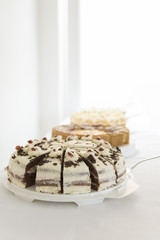 Kuchenbuffet mit drei verschiedenen Kuchen