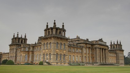 Fototapeta na wymiar palais anglais et grande demeure britannique