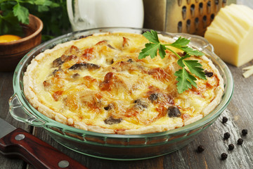 Quiche with chicken and mushrooms