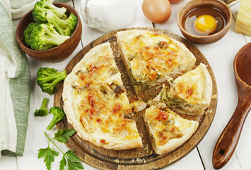 Quiche with chicken and broccoli
