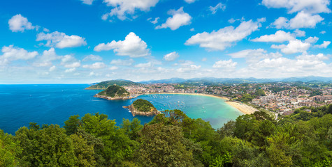 Naklejka premium Panoramiczny widok na San Sebastian
