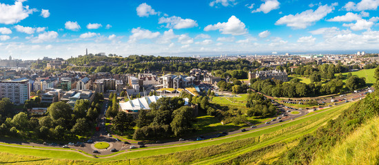 Fototapeta na wymiar Edinburgh from Arthur's Seat