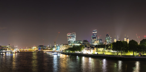Fototapeta premium Cityscape of London at night
