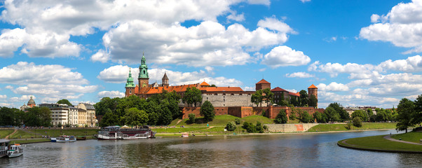 Fototapeta na wymiar Wawel royal castle in Krakow
