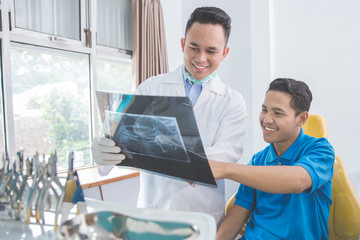 Fototapeta premium dentist talking to his patient at dental care clinic