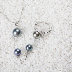 Black pearl earrings and necklaces