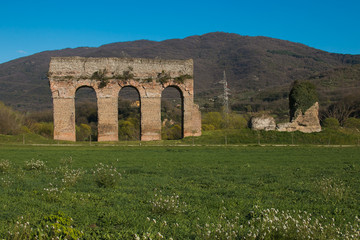 Antico acquedotto romano nei pressi di Monitola, in lazio