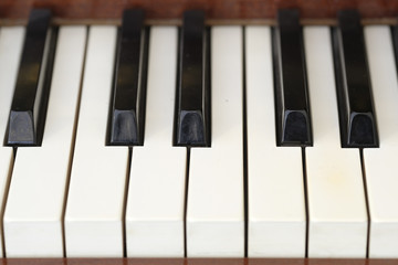 Naklejka premium Piano keyboard close up