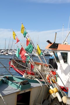 Fototapeta chalutier dans le port d'Arcachon