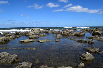 Fototapeta na wymiar 庄内海岸 ／ 奇岩怪石の磯が続く、山形県庄内海岸の岩場風景です。
