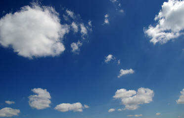 Obraz na płótnie Canvas white clouds