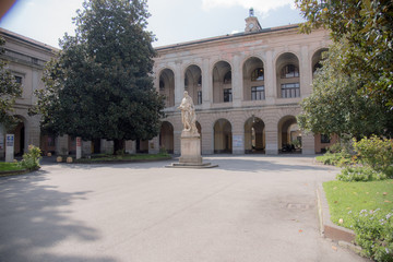 Milano Ospedale Fatebenefratelli il cortile interno 