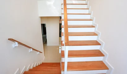 Fototapete Treppen Die moderne Holztreppe zu Hause
