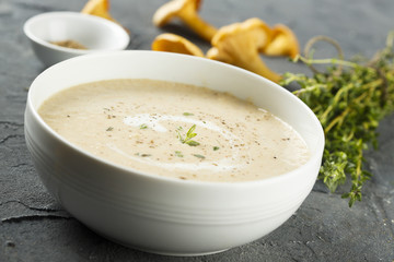 Creamy soup with chanterelle and thyme