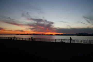 Fototapeta na wymiar 海岸から見る夕焼け