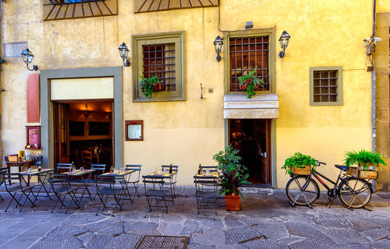 Fototapeta Narrow street in Florence, Tuscany. Italy