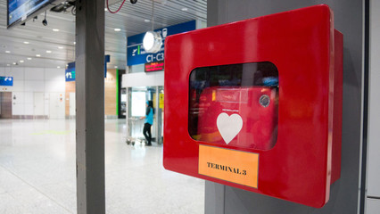 Heart defibrillator in public location in the International Airport for prepared to provide life-saving cardiopulmonary resuscitation. - obrazy, fototapety, plakaty