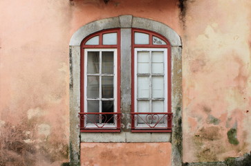 Fototapeta na wymiar Old arched window