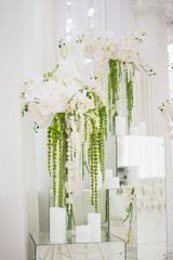 beautiful flowers in vases and decorations at the wedding