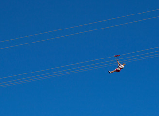 Экстримальный спуск на канатной дороге Гаити