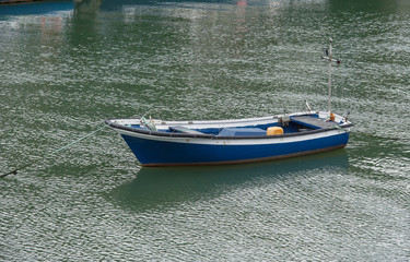 Fototapeta na wymiar barca solitaria