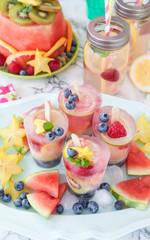 Hausgemachte Eis am Stiel