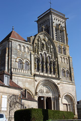 Façade de la basilique de Vézelay en Bourgogne, France