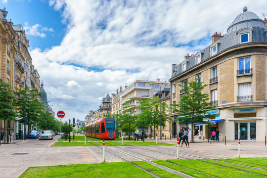 Fototapeta Tram on the streets of Reims, France