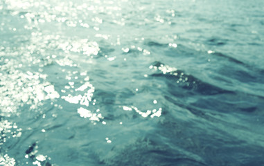 Naklejka premium Water surface with ripples and sunlight reflections