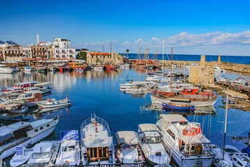Gordijnen 8 december 2013, Cyprus, uitzicht vanaf de haven van Kyrenia (boten en de reflecties op de historische haven) © cem