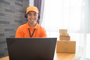 Delivery call center online operator