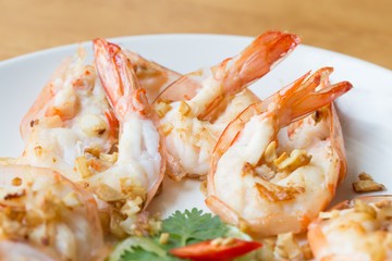 Boiled shrimp with garlic