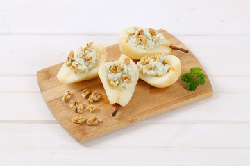 pears with blue cheese and walnuts