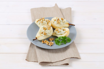 pears with blue cheese and walnuts