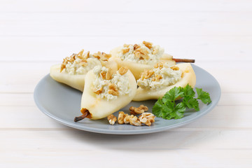 pears with blue cheese and walnuts