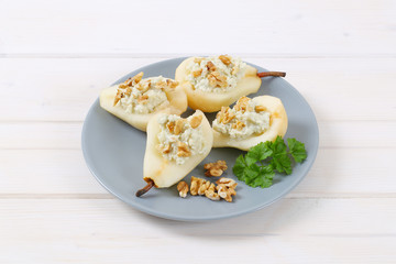 pears with blue cheese and walnuts